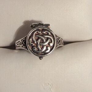 Unique vintage ring size 6